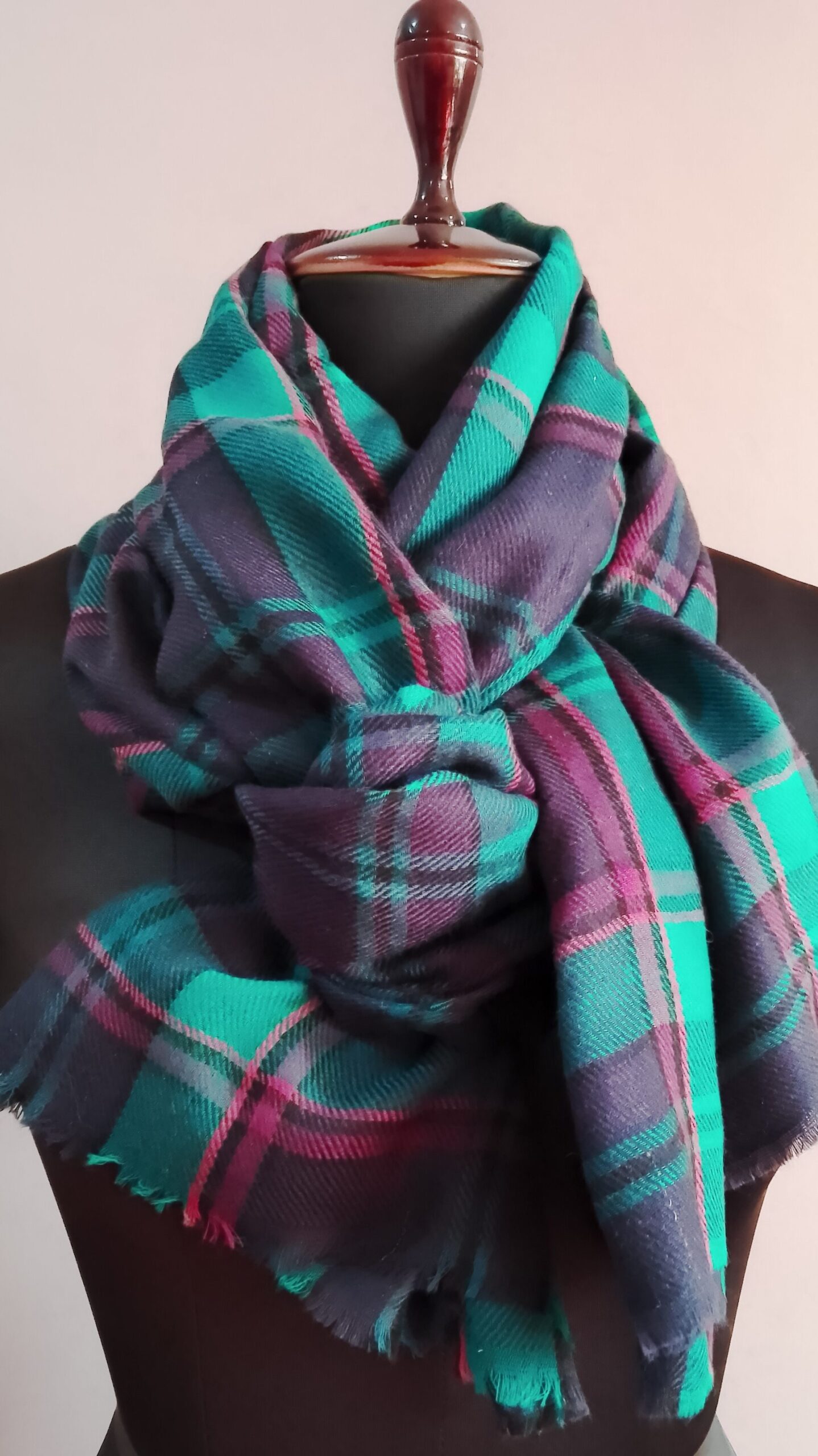 Fine wool stole with checks in green and blue