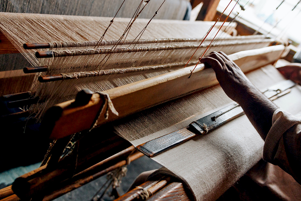 Plain Pashmina shawl on an old fashioned Handloom